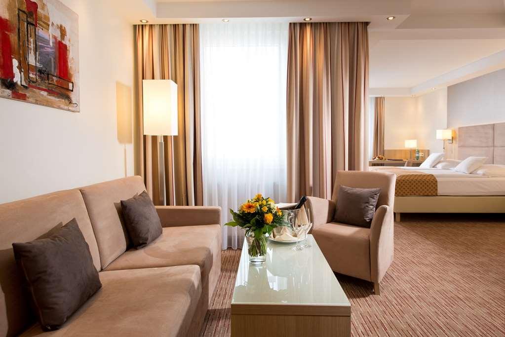 Best Western Hotel Brunnenhof Weibersbrunn Habitación foto
